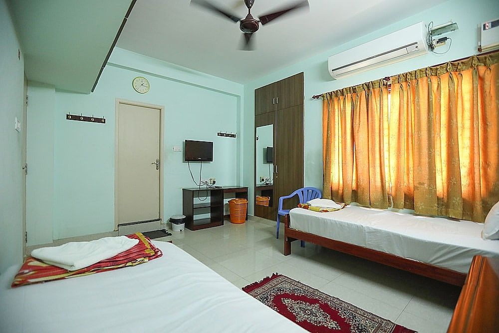 ULO Saicharan Comfort Inn Deluxe Room
