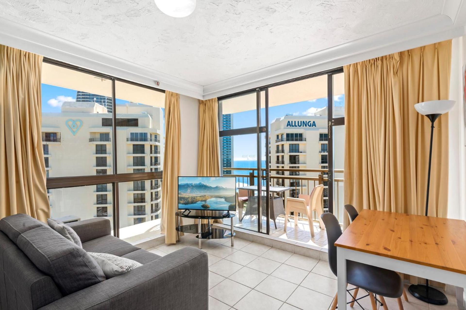 Beachcomber Surfers Paradise Budget Studio 3