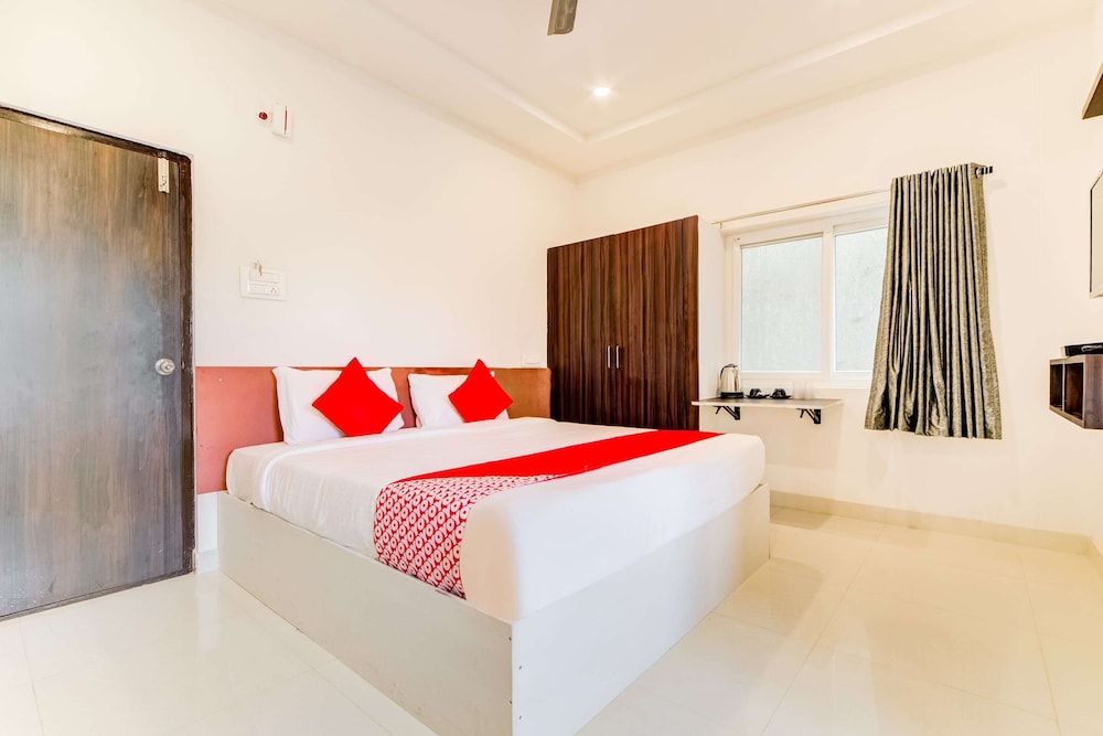 Capital O 47601 Airport Palace Hotel Standard Double Room