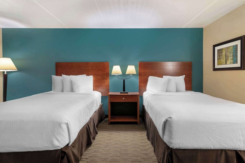 Best Western Plus Plattsburgh Standard Room, 2 Double Beds, Balcony, Pool View 3