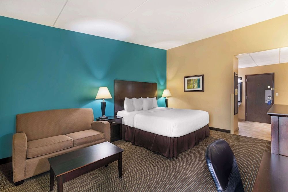 Best Western Plus Plattsburgh Standard Room, 1 King Bed, Non Smoking (with Sofabed) 3