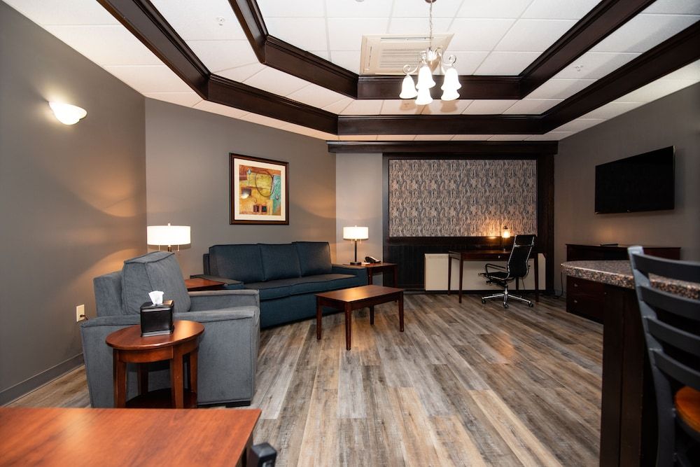 Best Western Plus Plattsburgh Suite, 1 King Bed, Non Smoking, Kitchenette (with Sofabed) 4