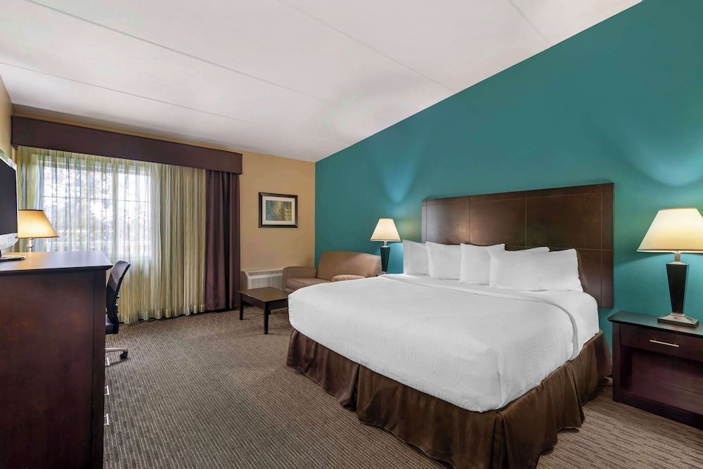 Best Western Plus Plattsburgh Standard Room, 1 King Bed, Non Smoking (with Sofabed) 6