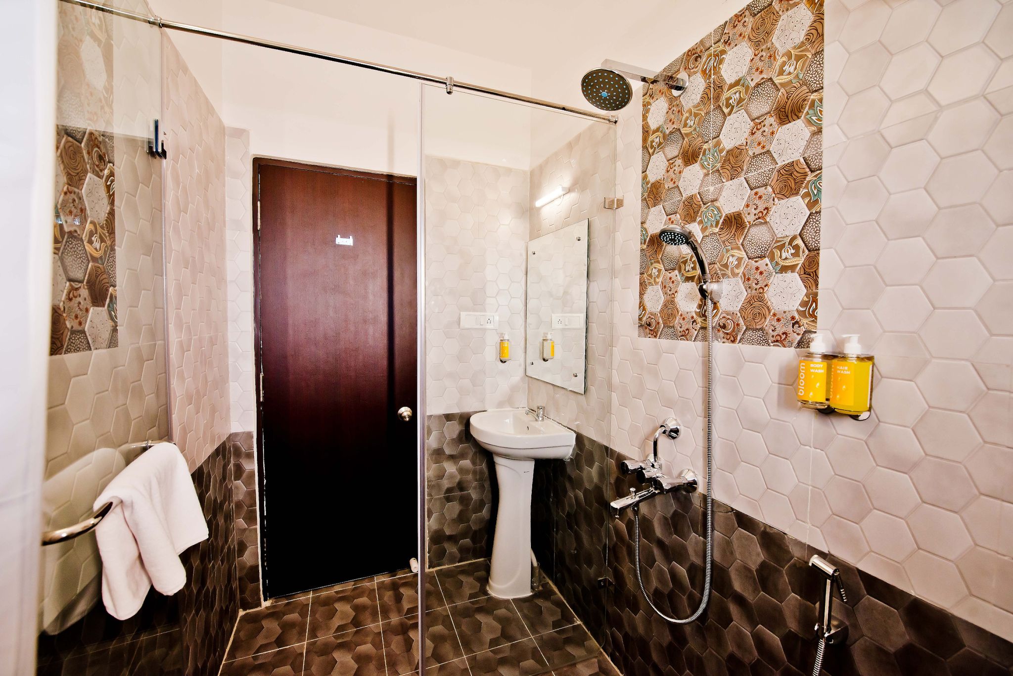X by Bloom I Hebbal Deluxe Queen Room 3