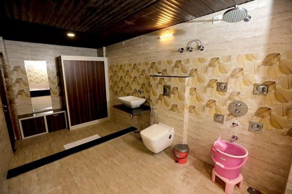 undefined Rock Star Hotel 5