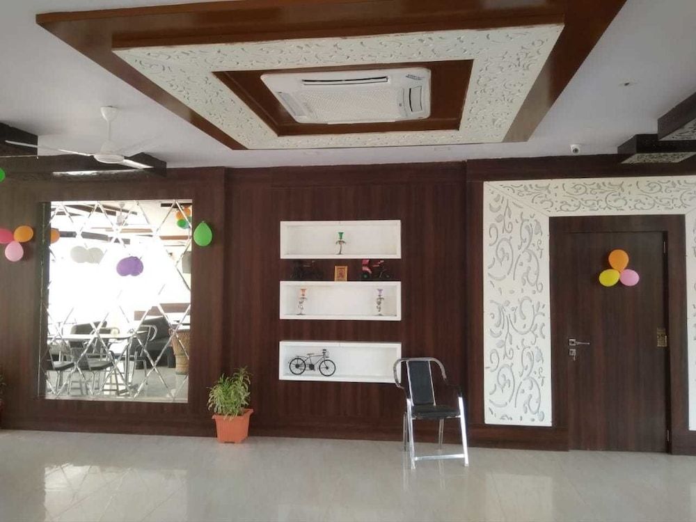 undefined Rock Star Hotel 8