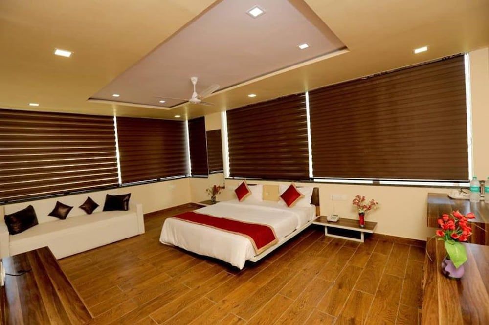 undefined Rock Star Hotel 4