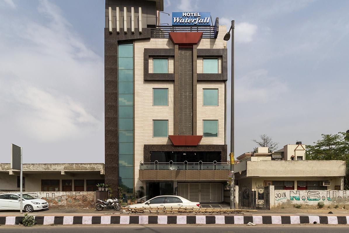 undefined Hotel Waterfall 6