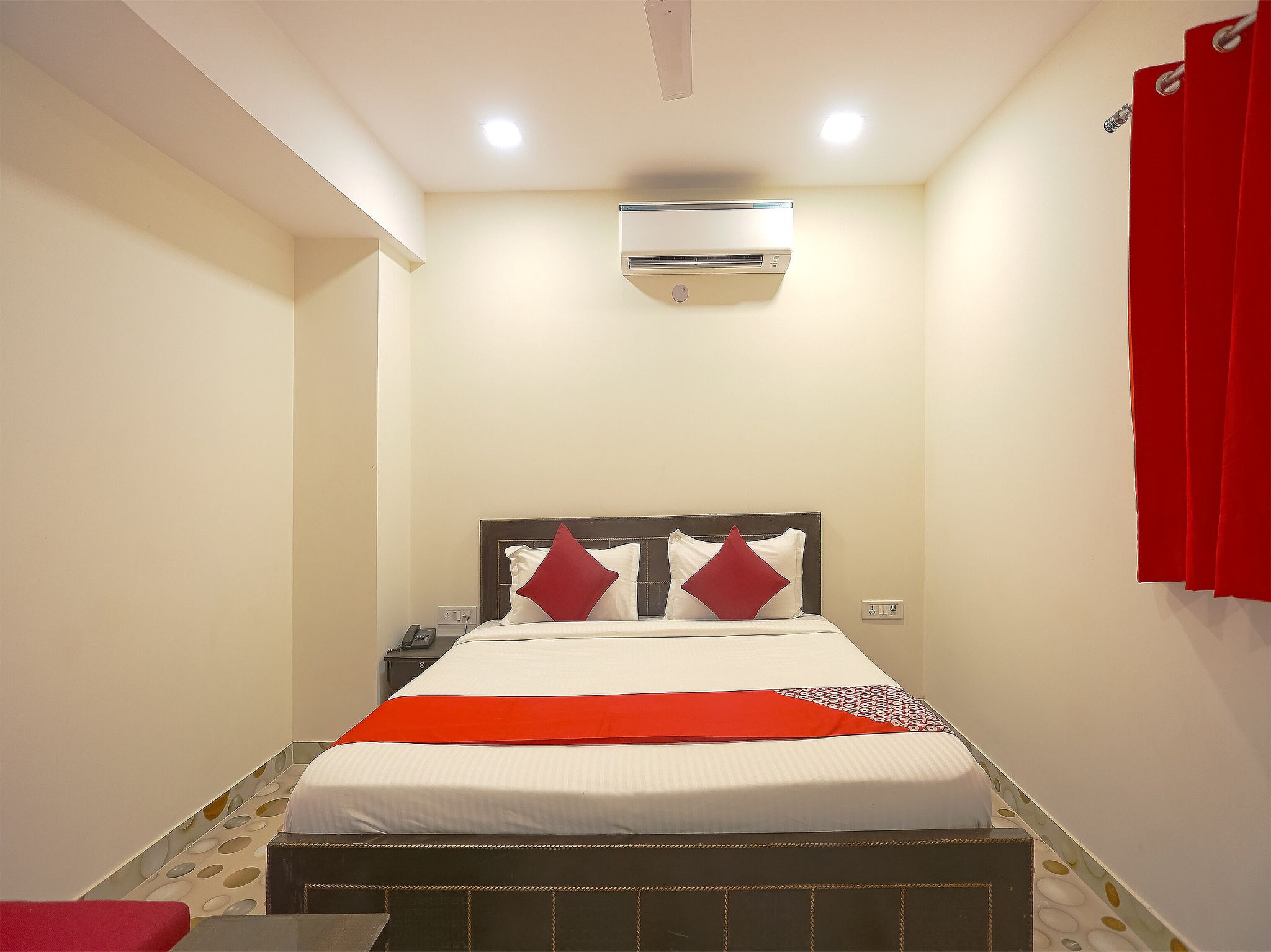 undefined OYO 41215 Three Kings 2