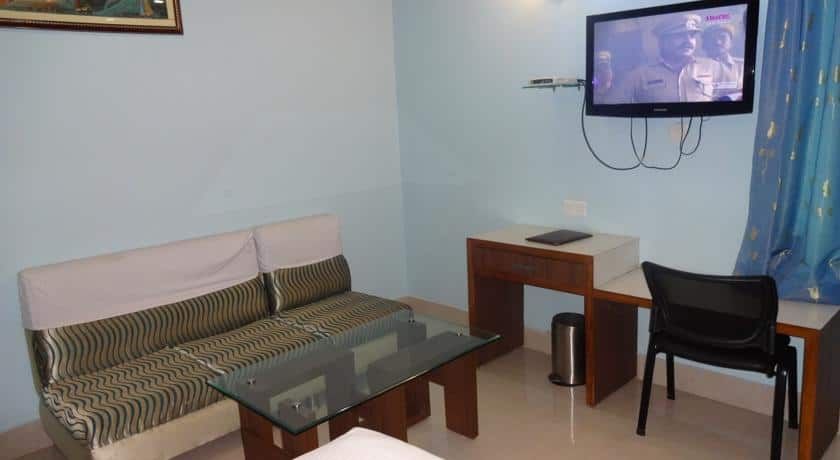 Hotel Om Regency Deluxe Room 3