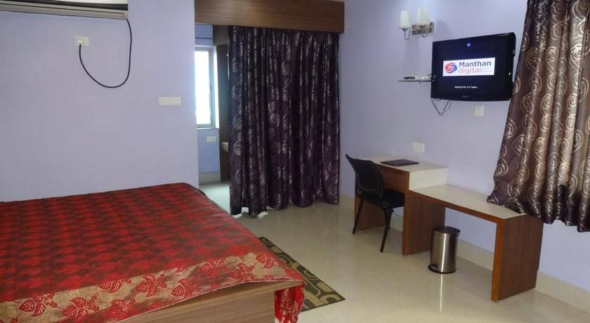 Hotel Om Regency Deluxe Room 4