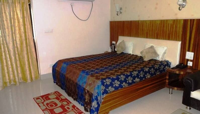 Hotel Om Regency Deluxe Room