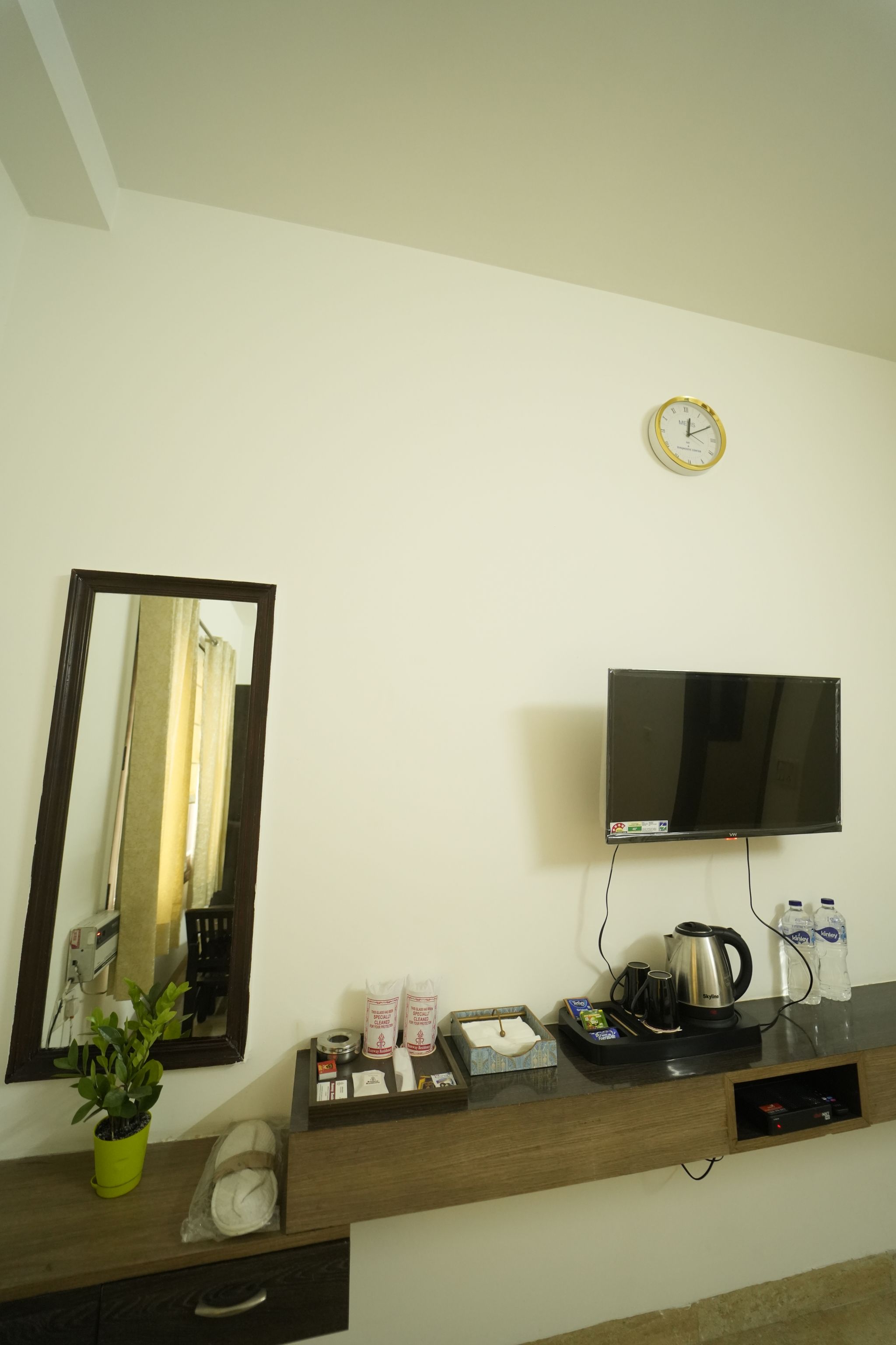  Hotel  Runway Residency, Pitampura Deluxe Room 7