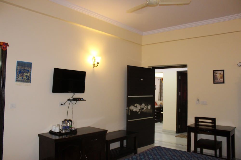 Hotel Bhagwati Vilas Deluxe Room 7