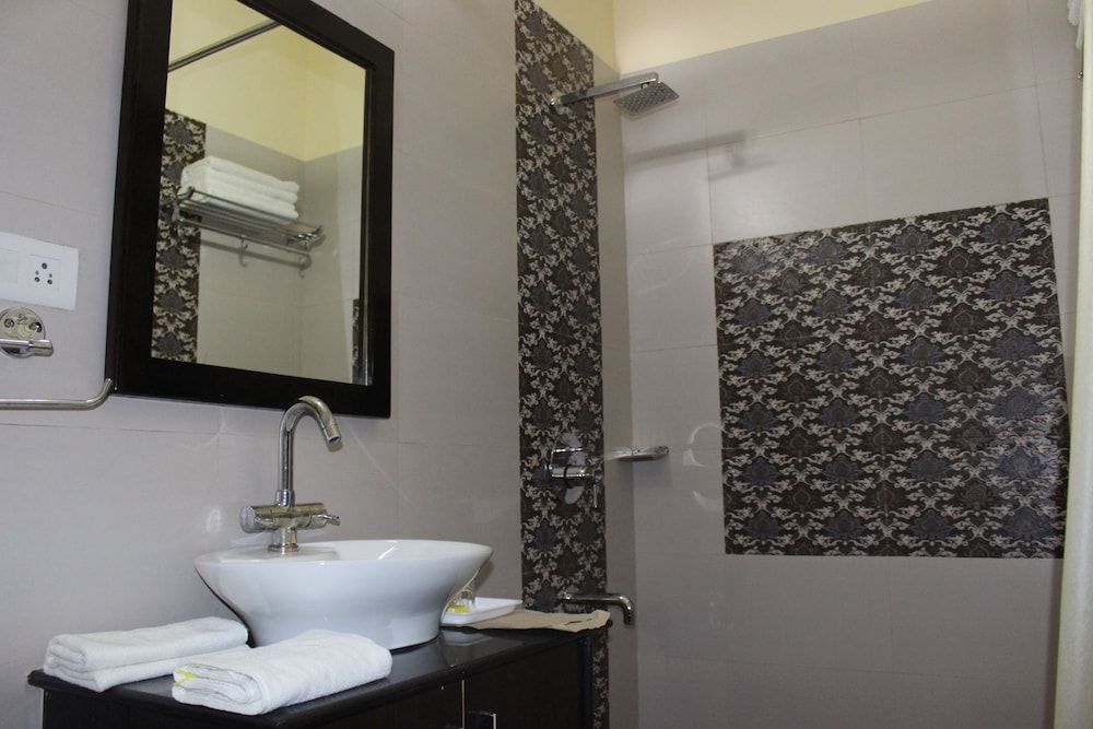 Hotel Bhagwati Vilas Deluxe Room 5