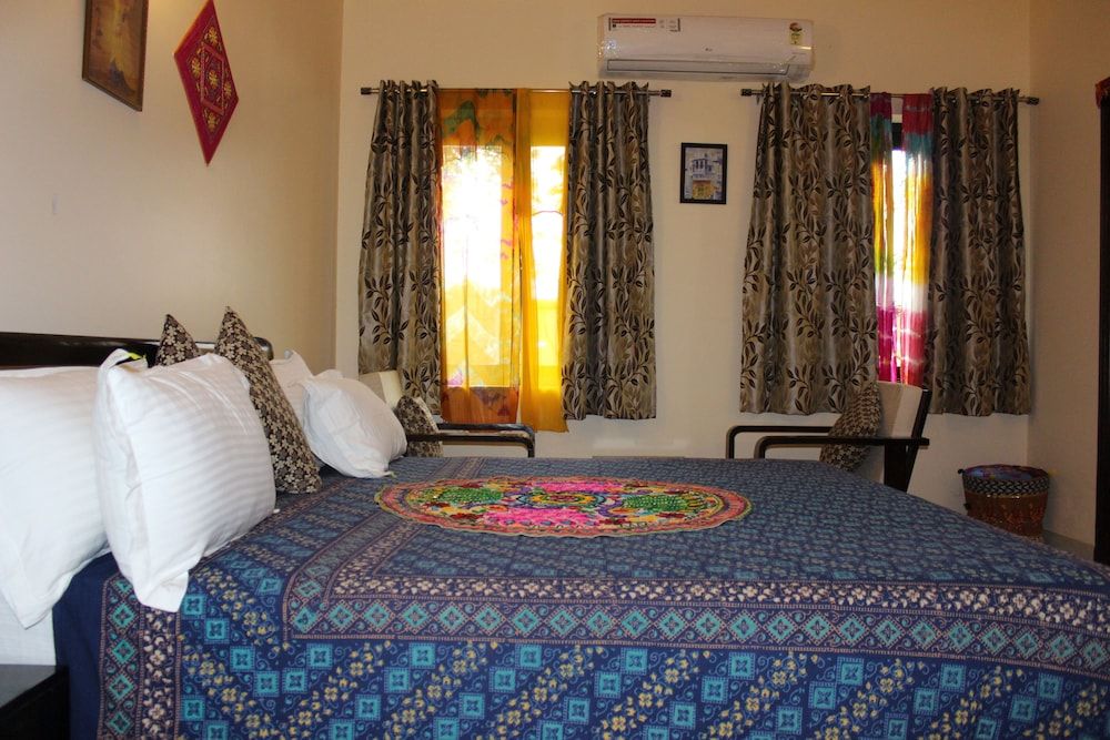 Hotel Bhagwati Vilas Deluxe Room 3