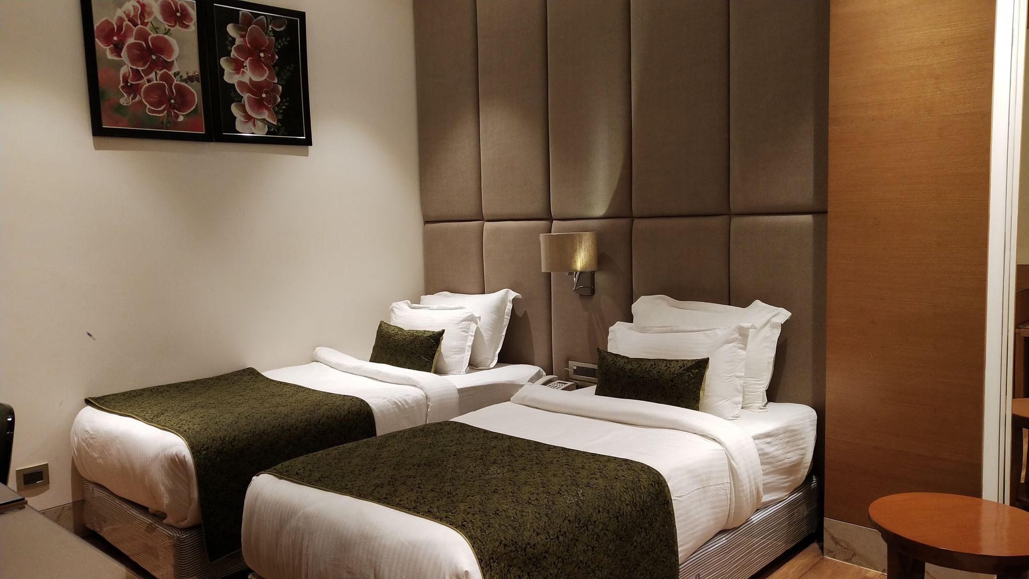 HOTEL ORCHID BLU Cabana Room 4