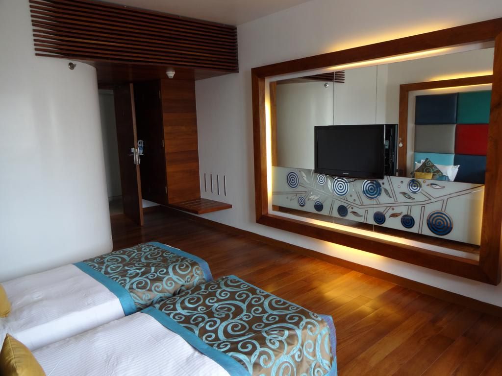 The Promenade Pondicherry Deluxe Room, 2 Twin Beds 3