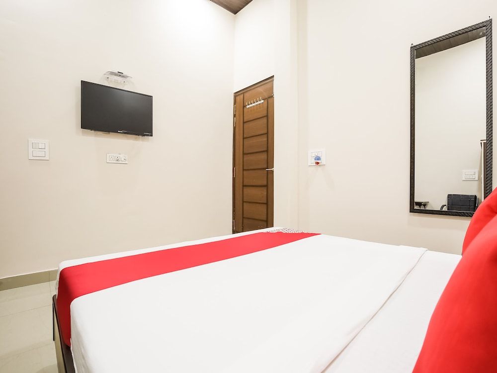 undefined OYO 47577 Hotel Goldenland 8