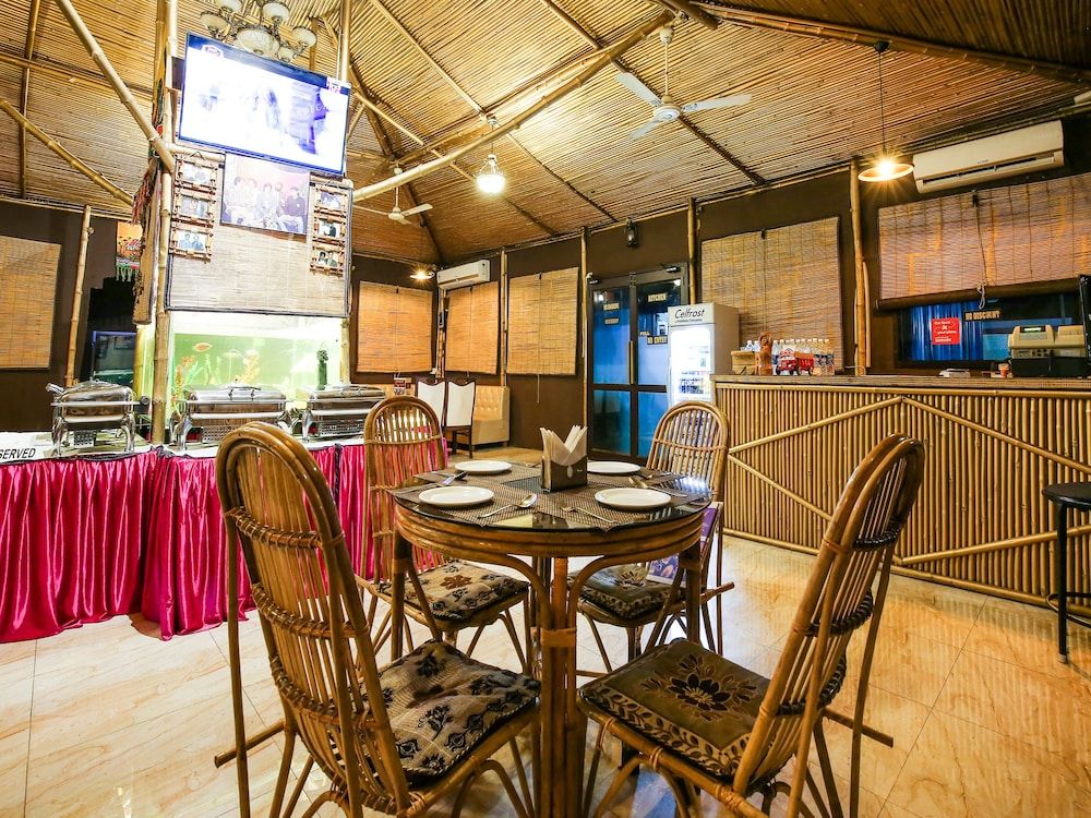 undefined OYO 47577 Hotel Goldenland 4