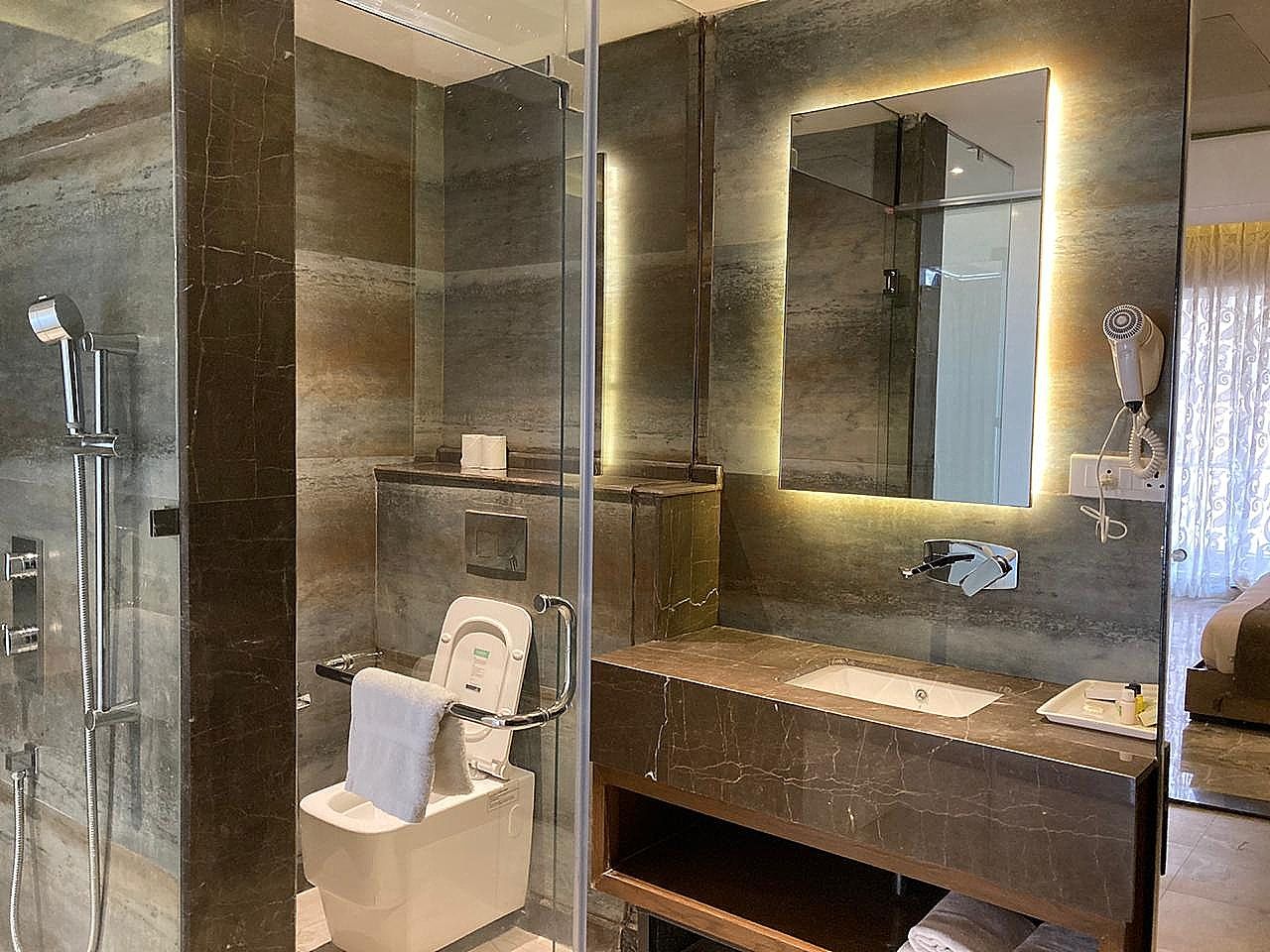 Presidential Suite with Bathtub Room with Breakfast