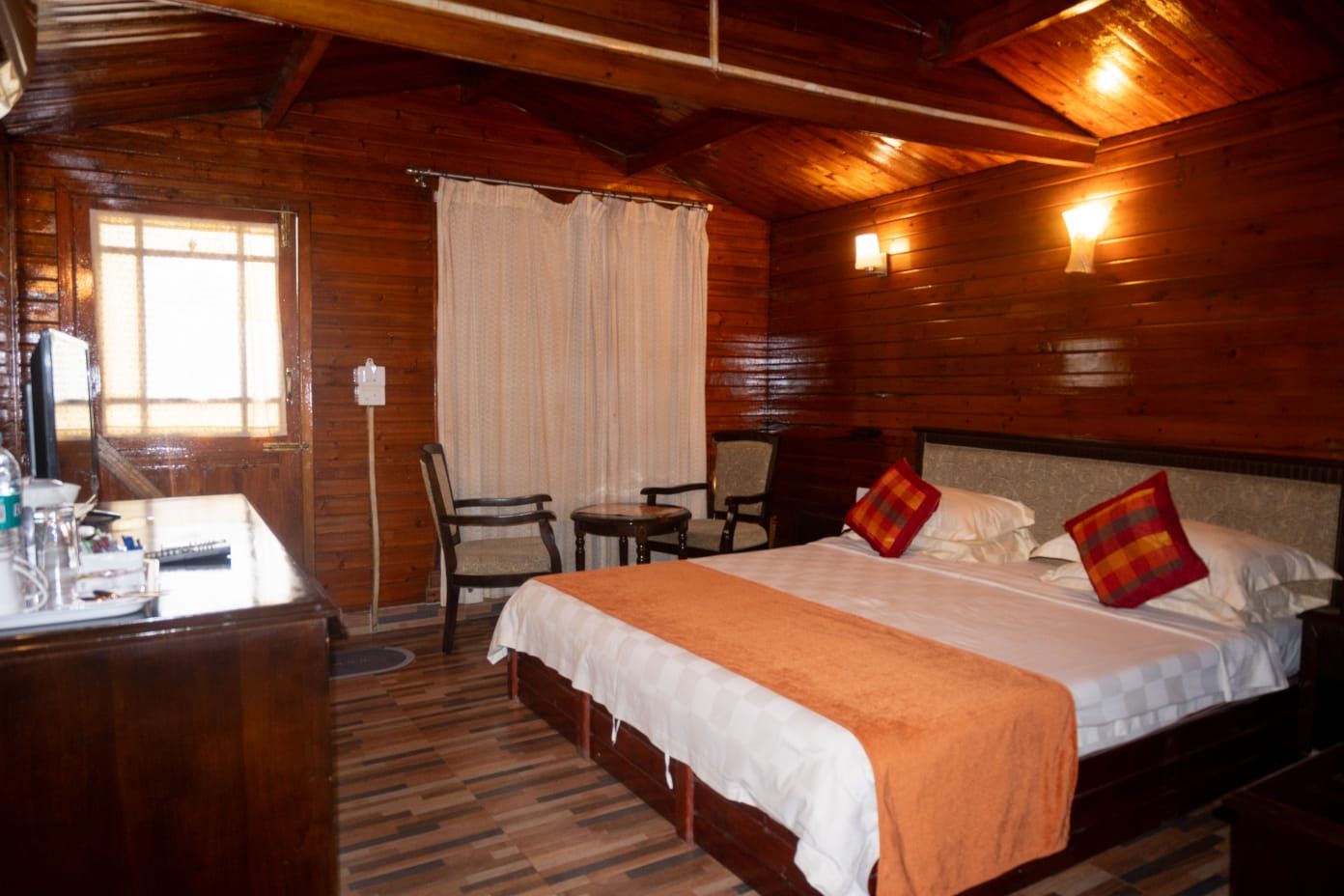 River Roost Resorts Wood Cabin 3