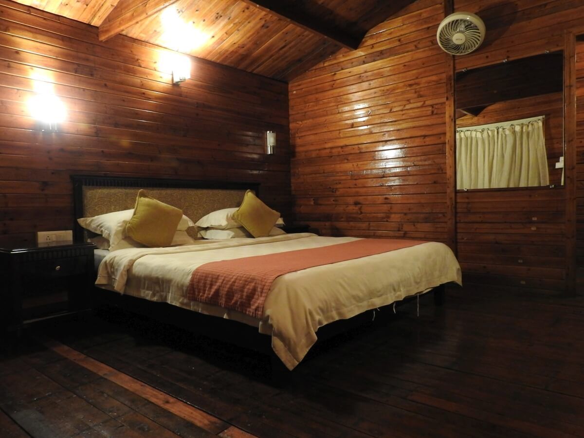 River Roost Resorts Wood Cabin 2