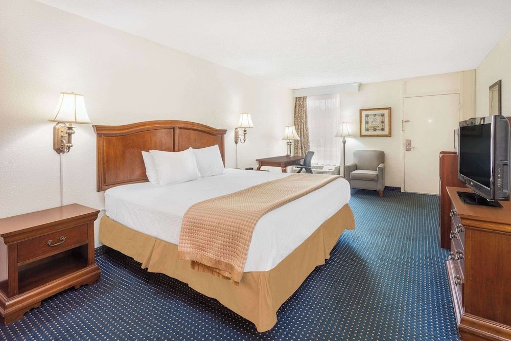 Suite, 1 King Bed, Non Smoking