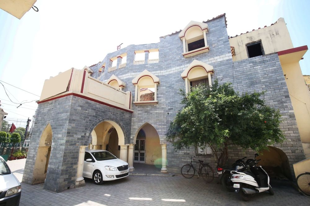 Hotel O Rajmahal