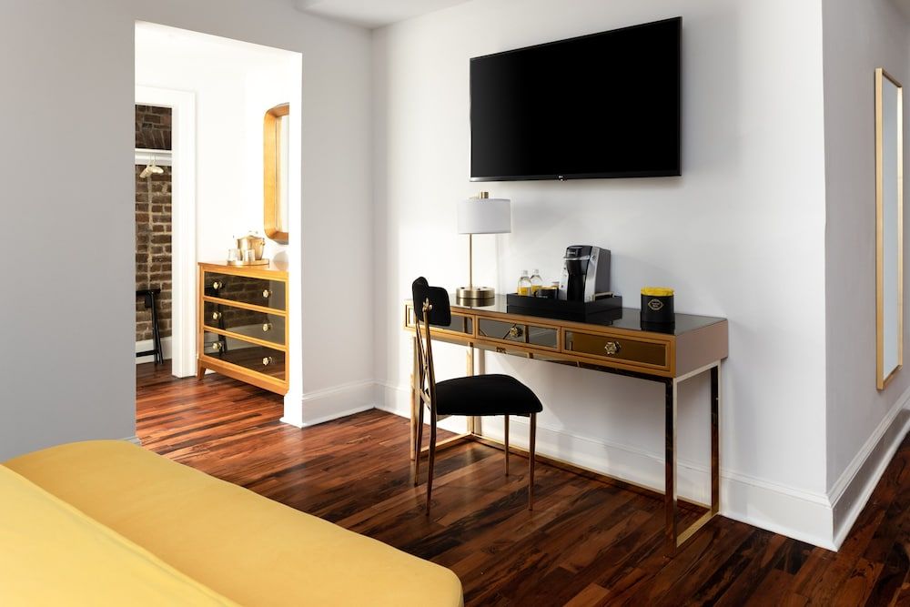 The Vendue Enclave Interior King (No Windows) 5