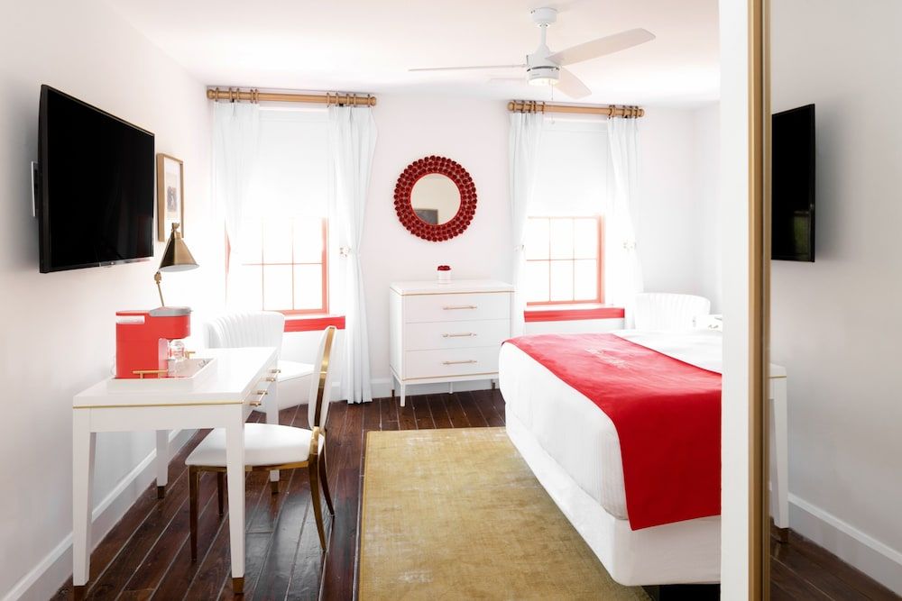 The Vendue Vendue Signature King