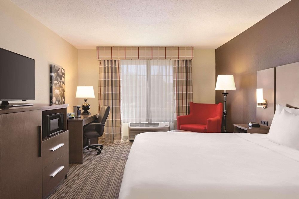 Suite, 1 King Bed with Sofa bed, Accessible, Non Smoking