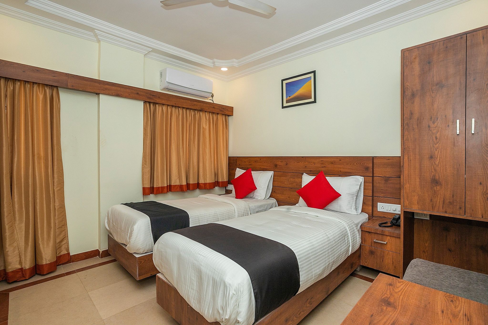 Capital O 13184 Savi International Classic 3