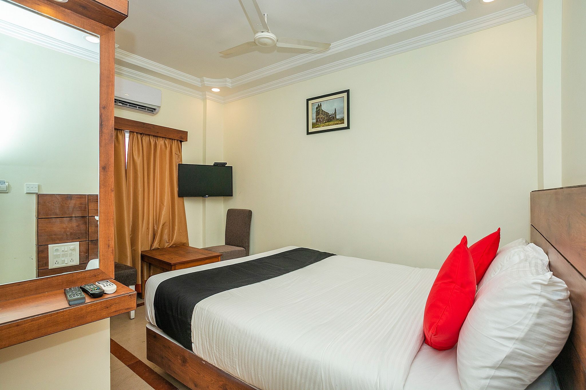 Capital O 13184 Savi International Classic