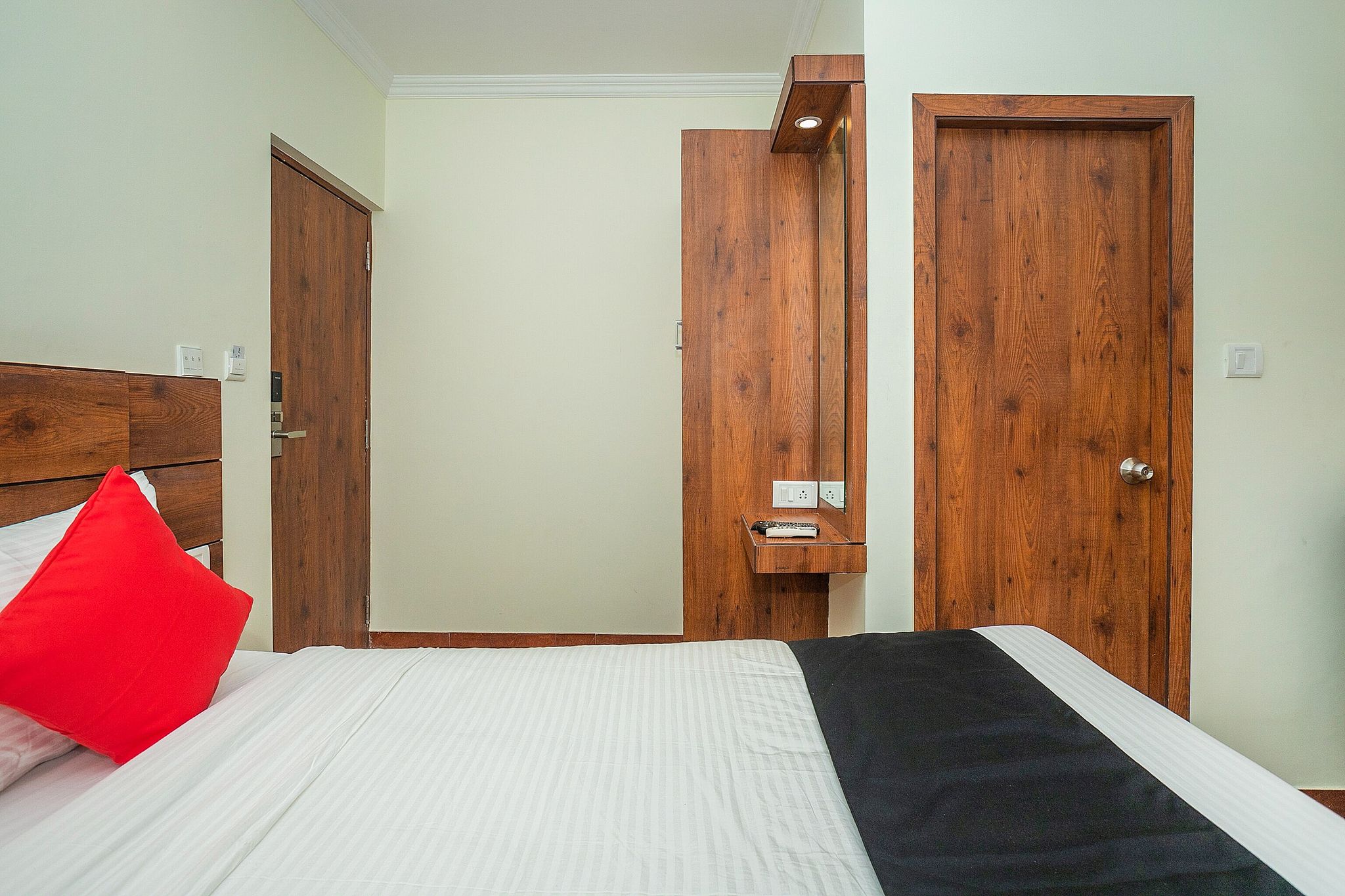 Capital O 13184 Savi International Classic 4