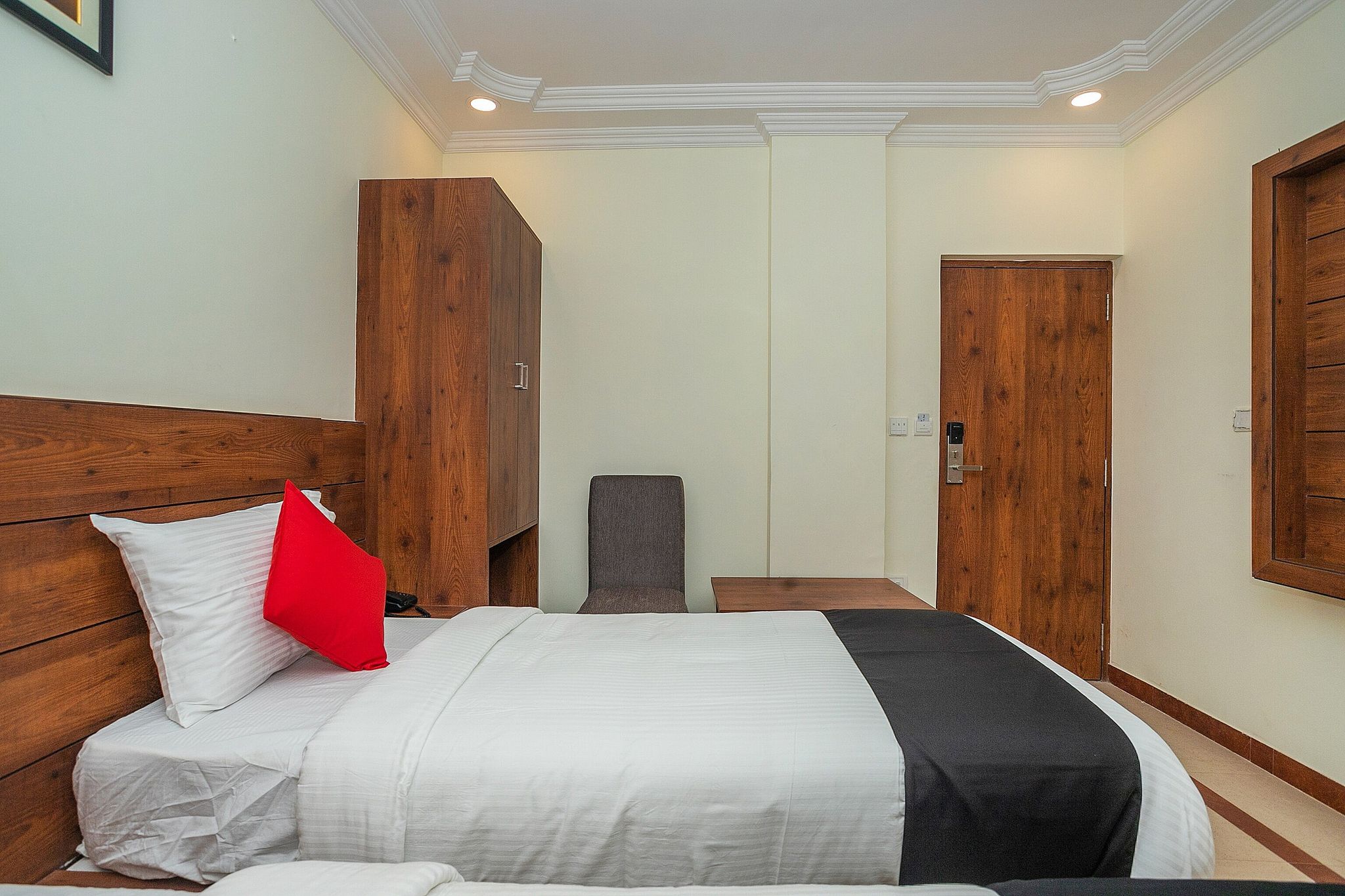 Capital O 13184 Savi International Classic 5