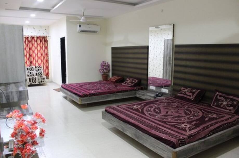 Kanha Hotel & Restaurant Deluxe AC 4