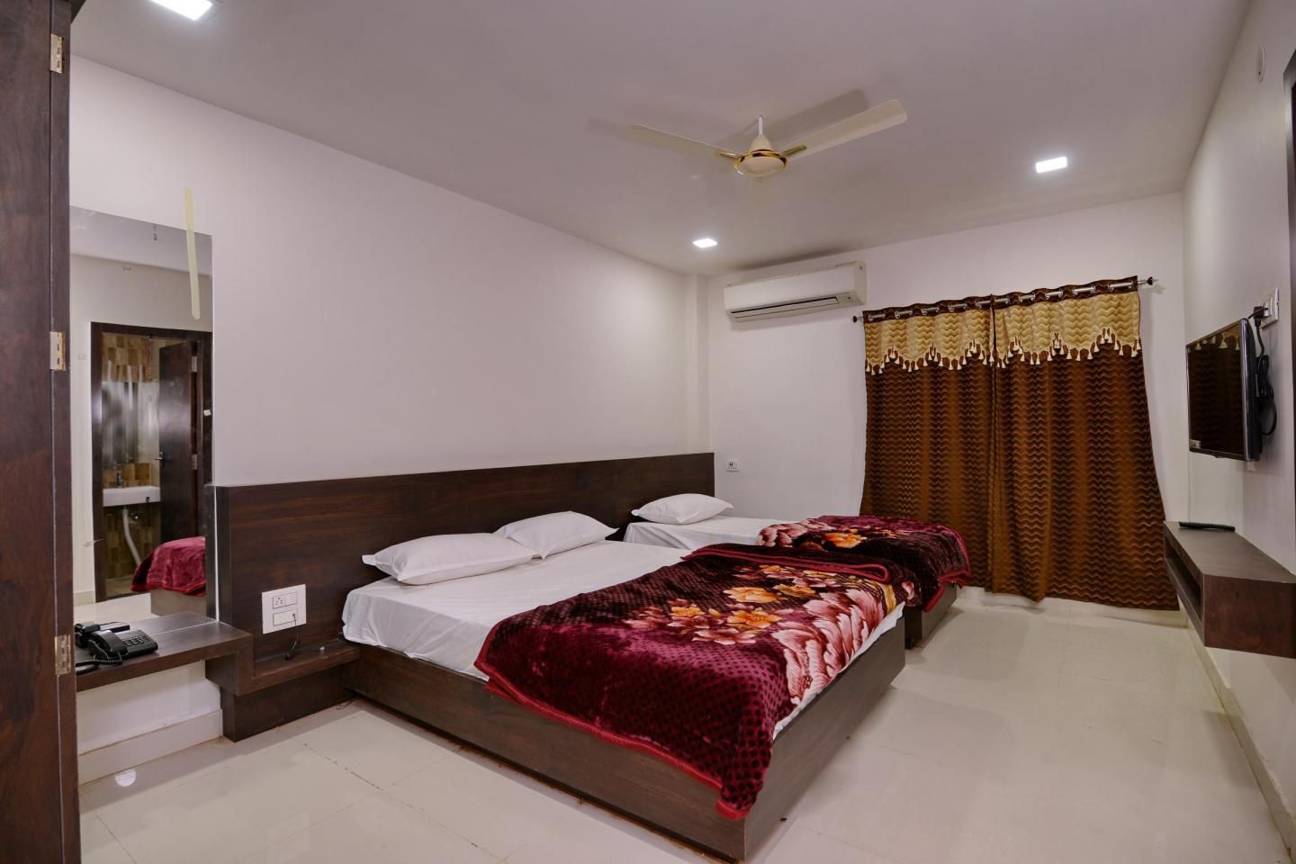 Kanha Hotel & Restaurant Deluxe AC 3