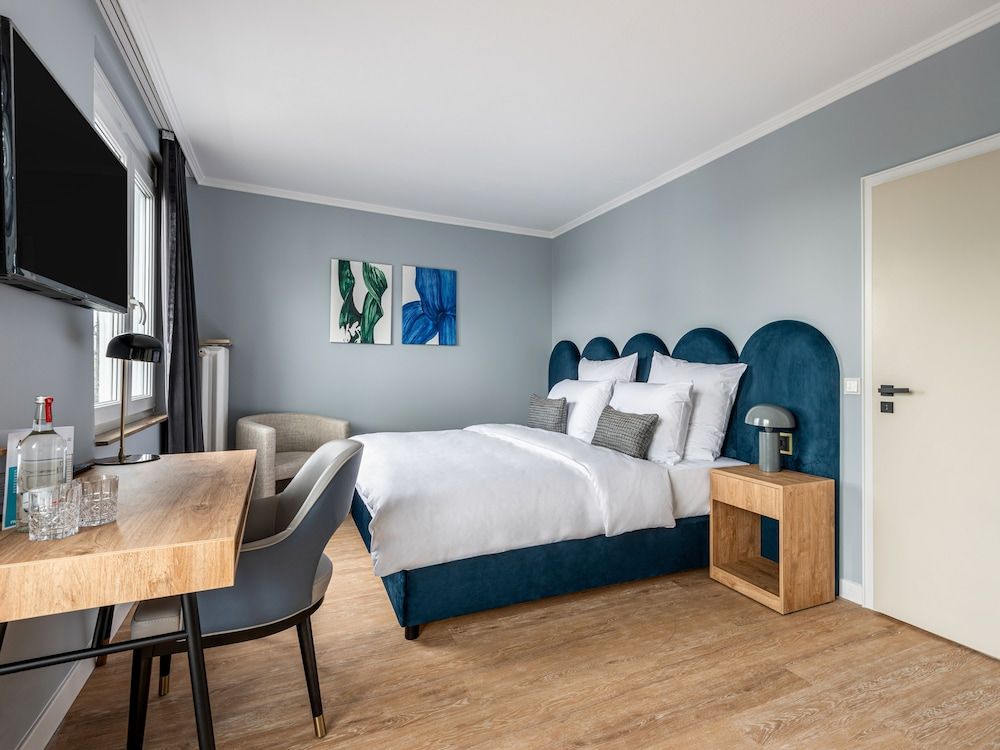 Medium Studio, Kitchenette, Balcony