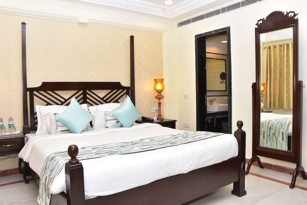 Shree VALLABH VILAS LORDS PLAZA - A PURE VEG HOTEL, NATHDWARA Premier Suite