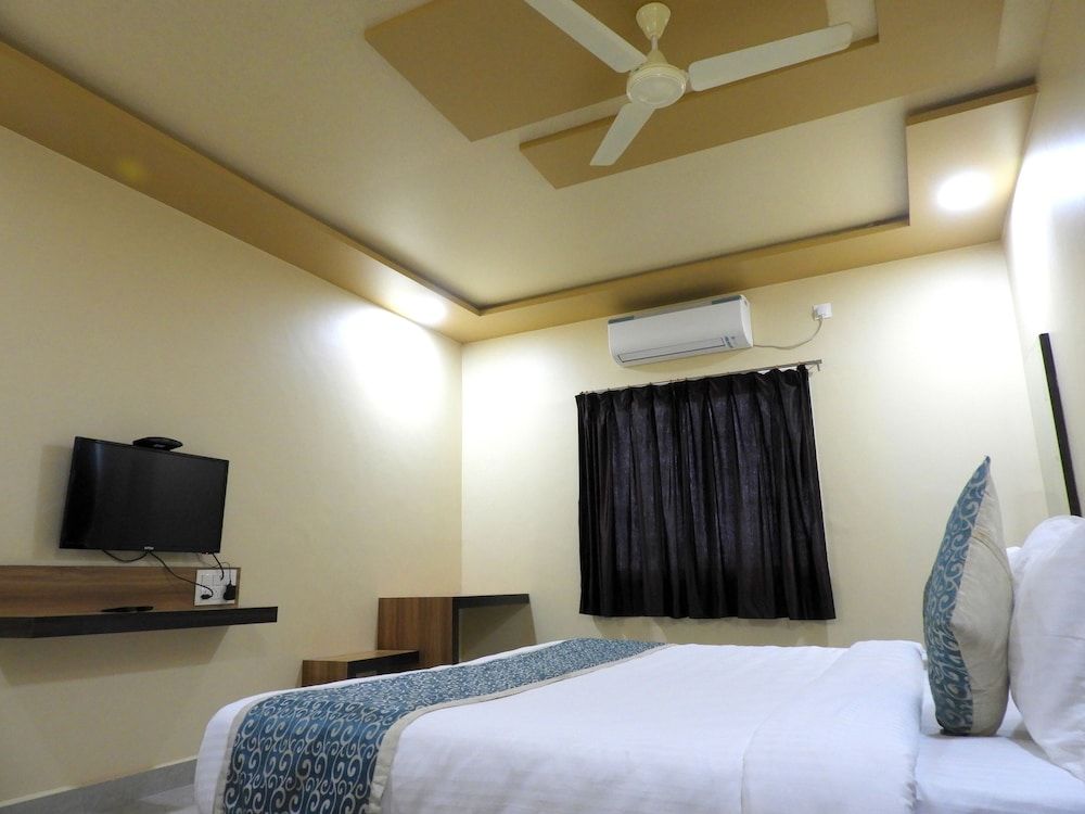 undefined Hotel Daksh 4