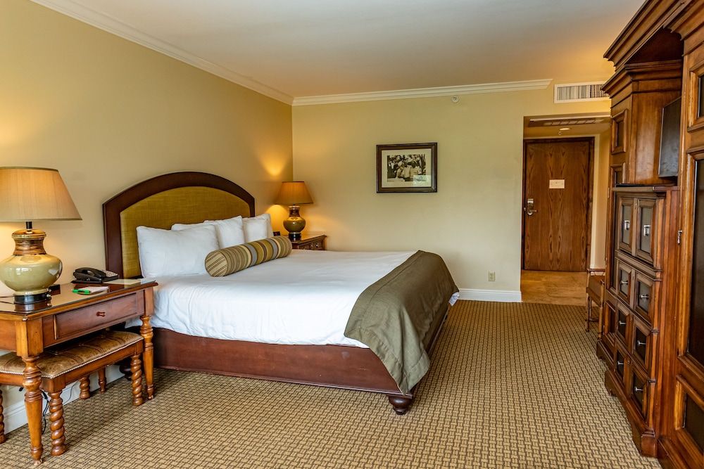 Lodge Standard King Room