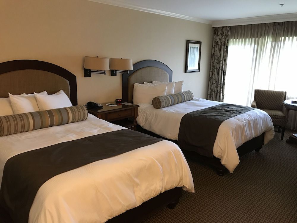 Lodge Standard 2 Queen Room