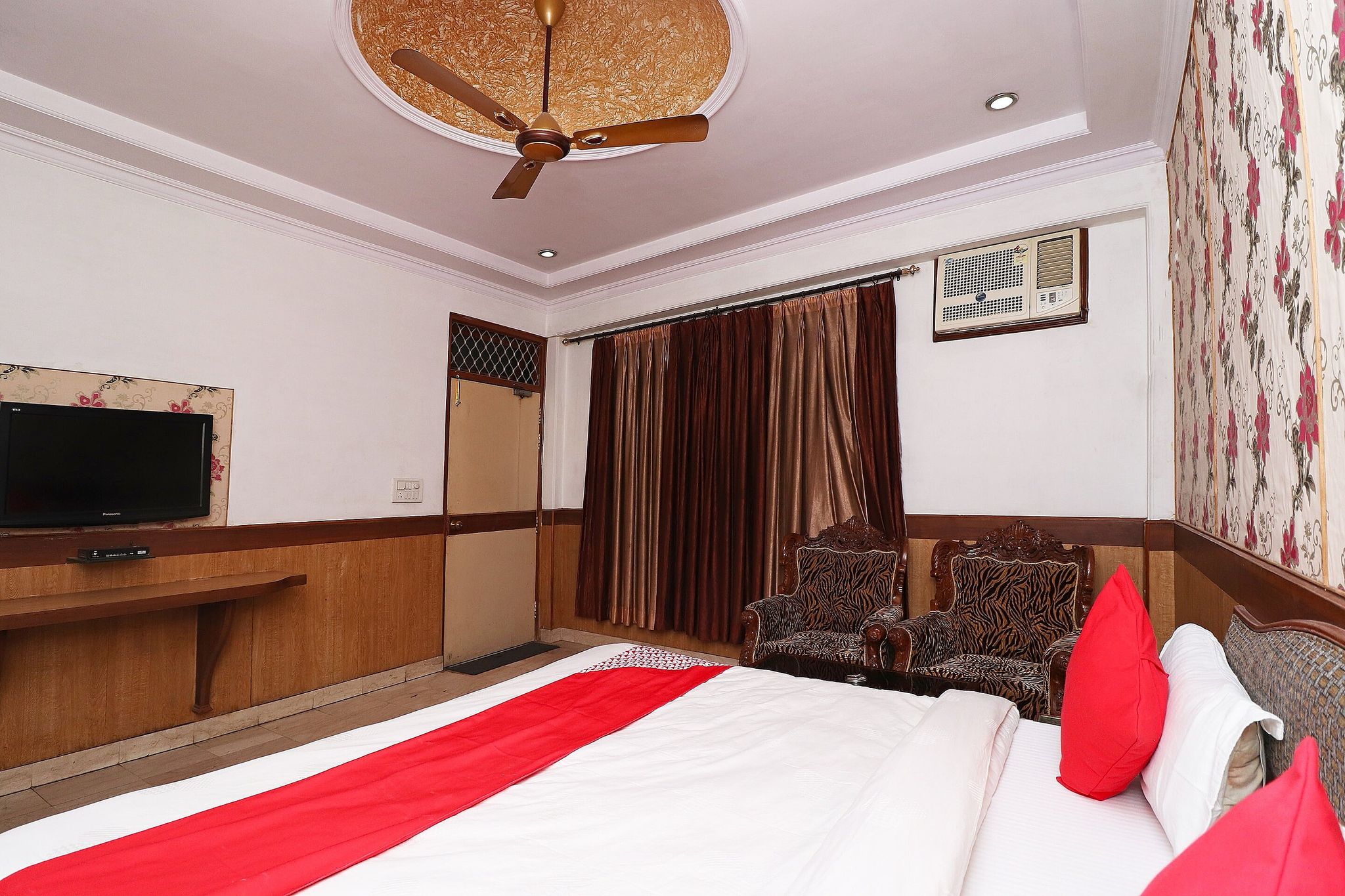 undefined OYO Hotel Solitaire & Restaurant 9