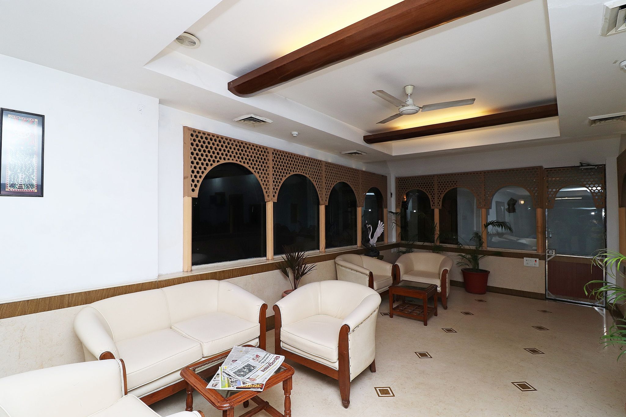 undefined OYO Hotel Solitaire & Restaurant 2