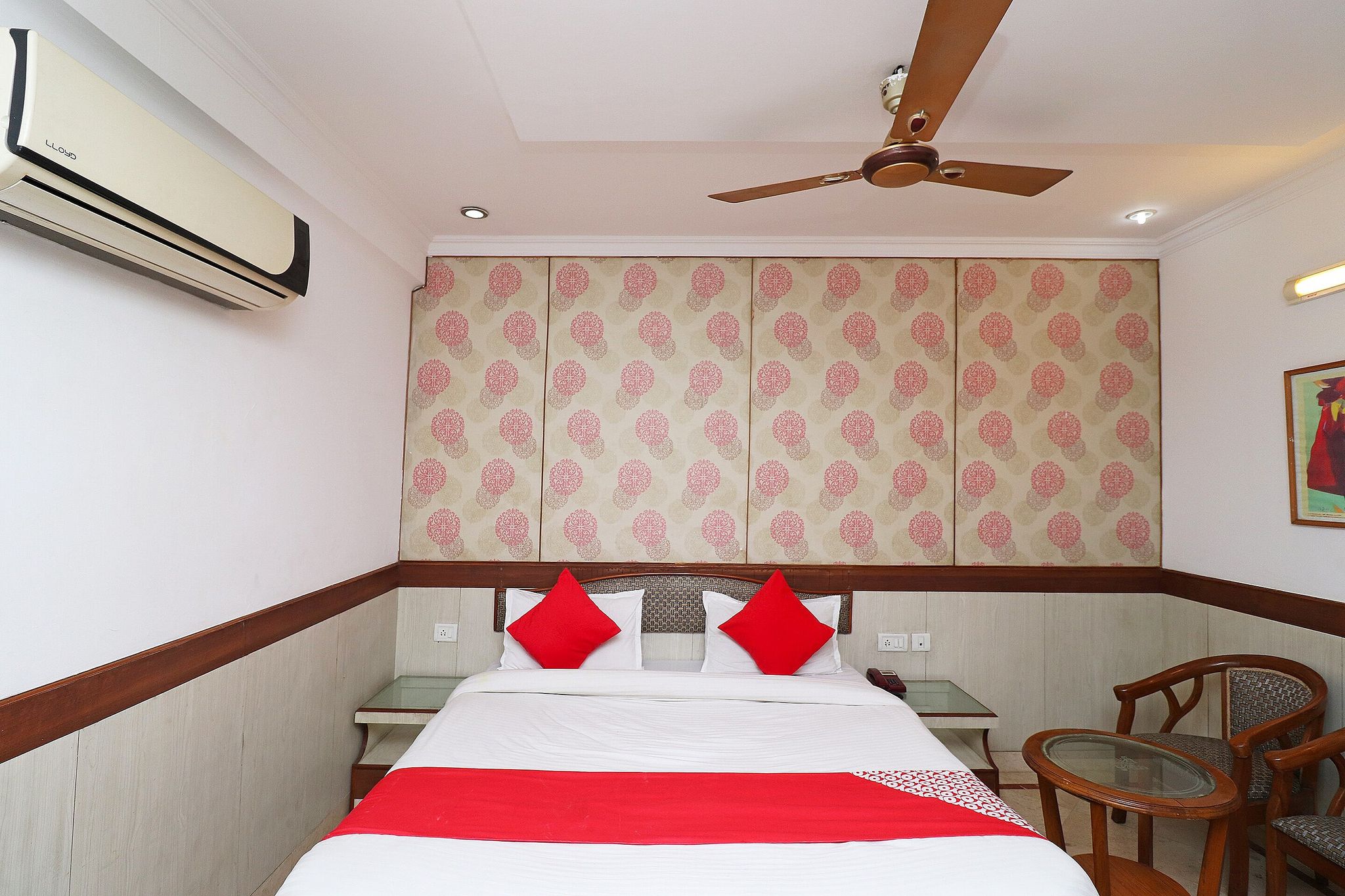 undefined OYO Hotel Solitaire & Restaurant 10