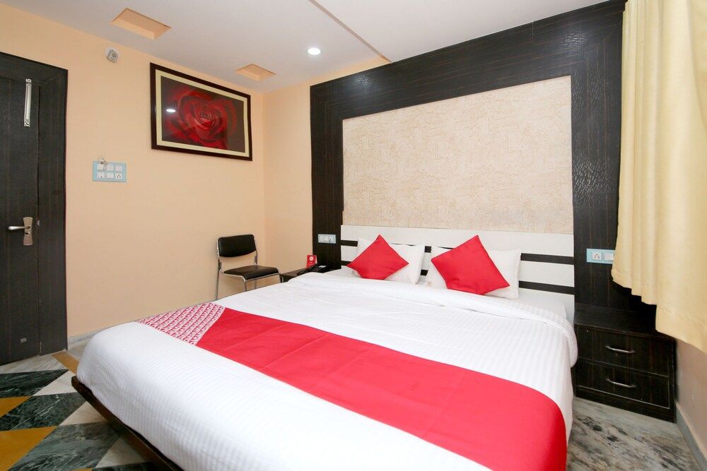 undefined OYO 24339 Hotel Vega 10