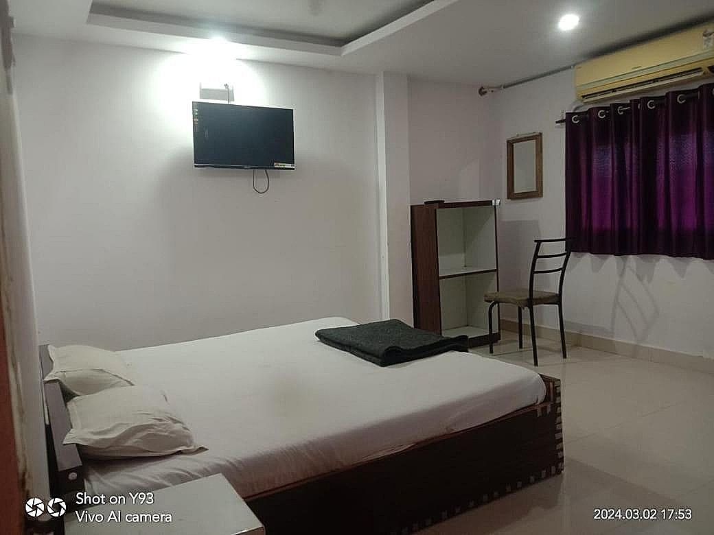 Deluxe Double City View 