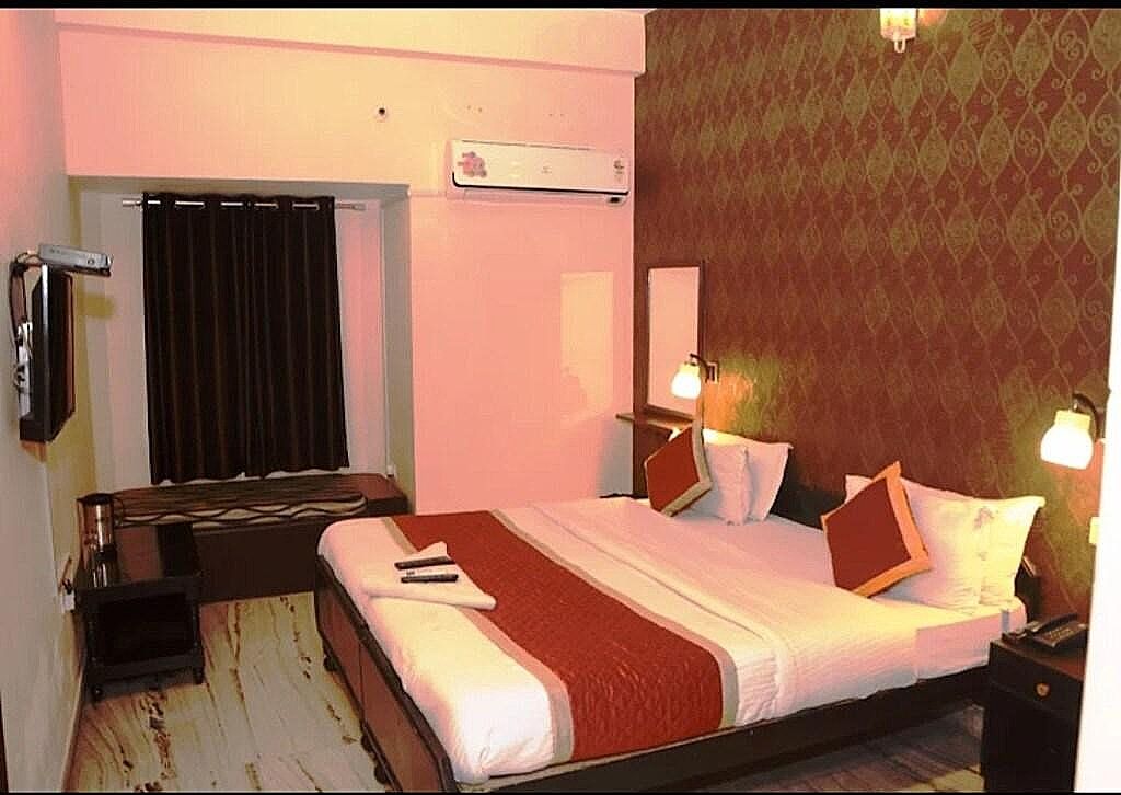 Hotel Kartikey Deluxe Room 3