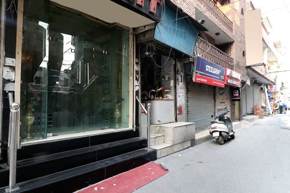 undefined OYO 16098 Hotel Amrit 3